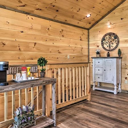 Modern Cabin With Hot Tub And Game Room In Gatlinburg! Екстер'єр фото