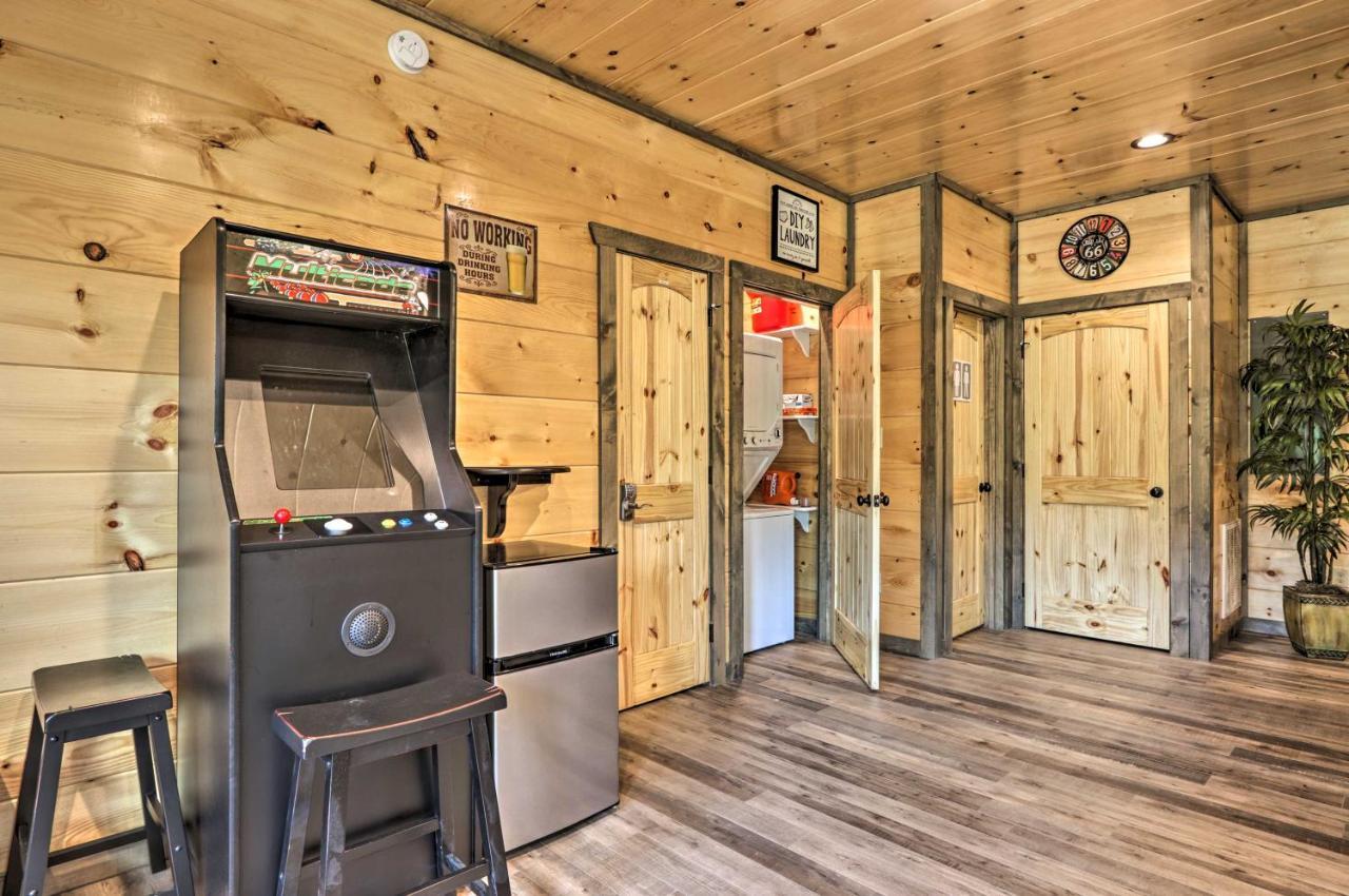 Modern Cabin With Hot Tub And Game Room In Gatlinburg! Екстер'єр фото