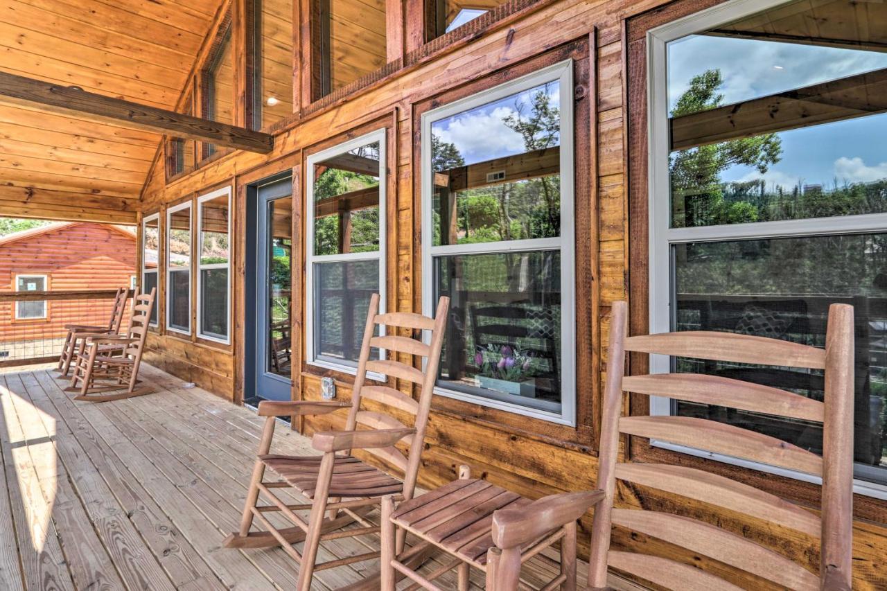 Modern Cabin With Hot Tub And Game Room In Gatlinburg! Екстер'єр фото
