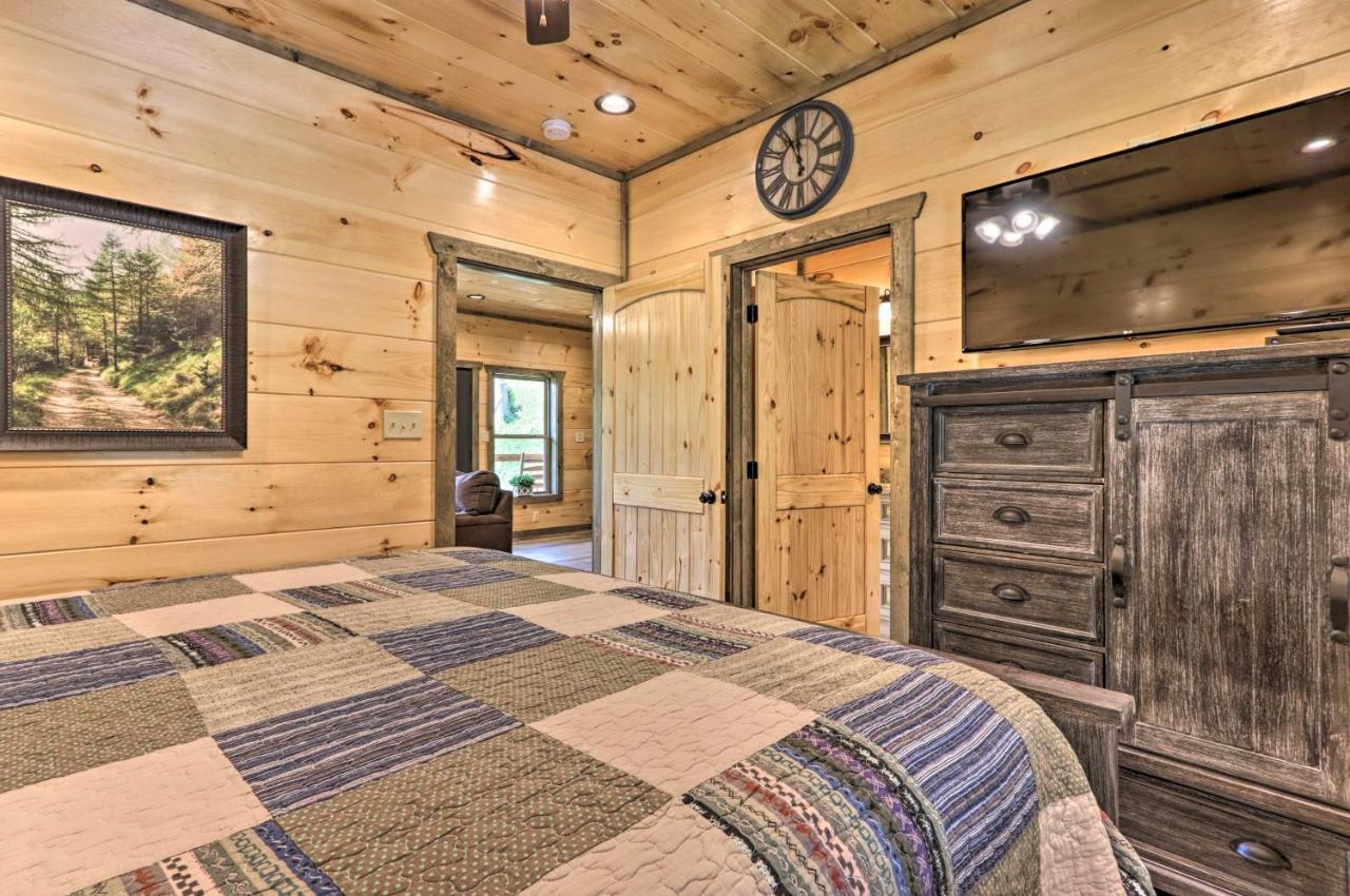 Modern Cabin With Hot Tub And Game Room In Gatlinburg! Екстер'єр фото